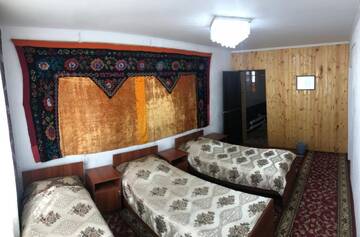 Фото номера Трехместный номер «Комфорт» с душем Гостевой дом Guest House KAGAN г. Токтогул 2
